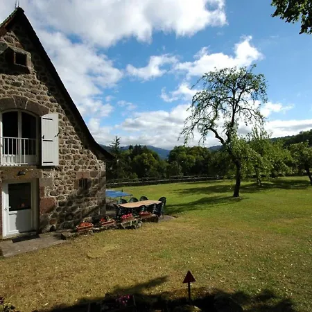 Maison En Pierre Au Coeur Du Cantal Avec Jardin Et Parking Prive - Fr-1-742-491 Vic-sur-Cère