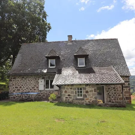 Maison En Pierre Au Coeur Du Cantal Avec Jardin Et Parking Prive - Fr-1-742-491 Holiday home Vic-sur-Cere